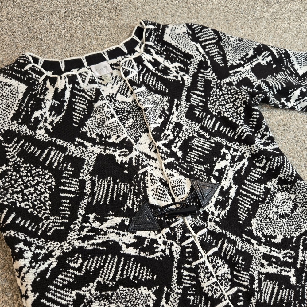 CUPIO Womans  Size M‎ Black /white Geo Pattern Toggle Closure Cardigan